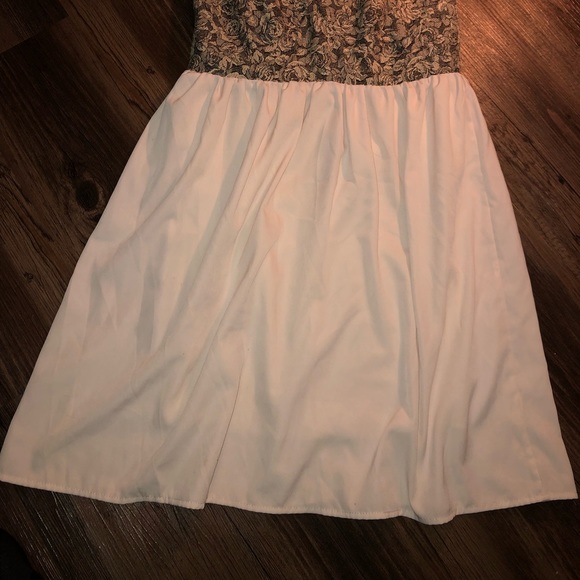 Short flowy dress - Picture 2 of 5